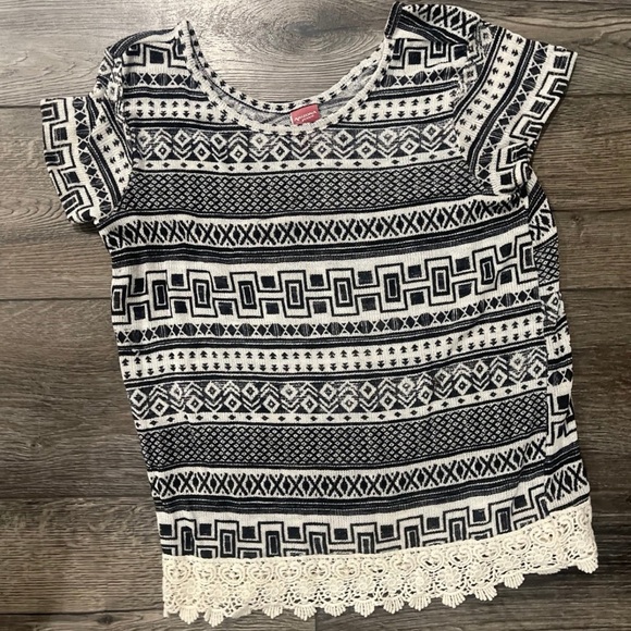 Arizona Jean Company Black and White Knit Top - Picture 1 of 3